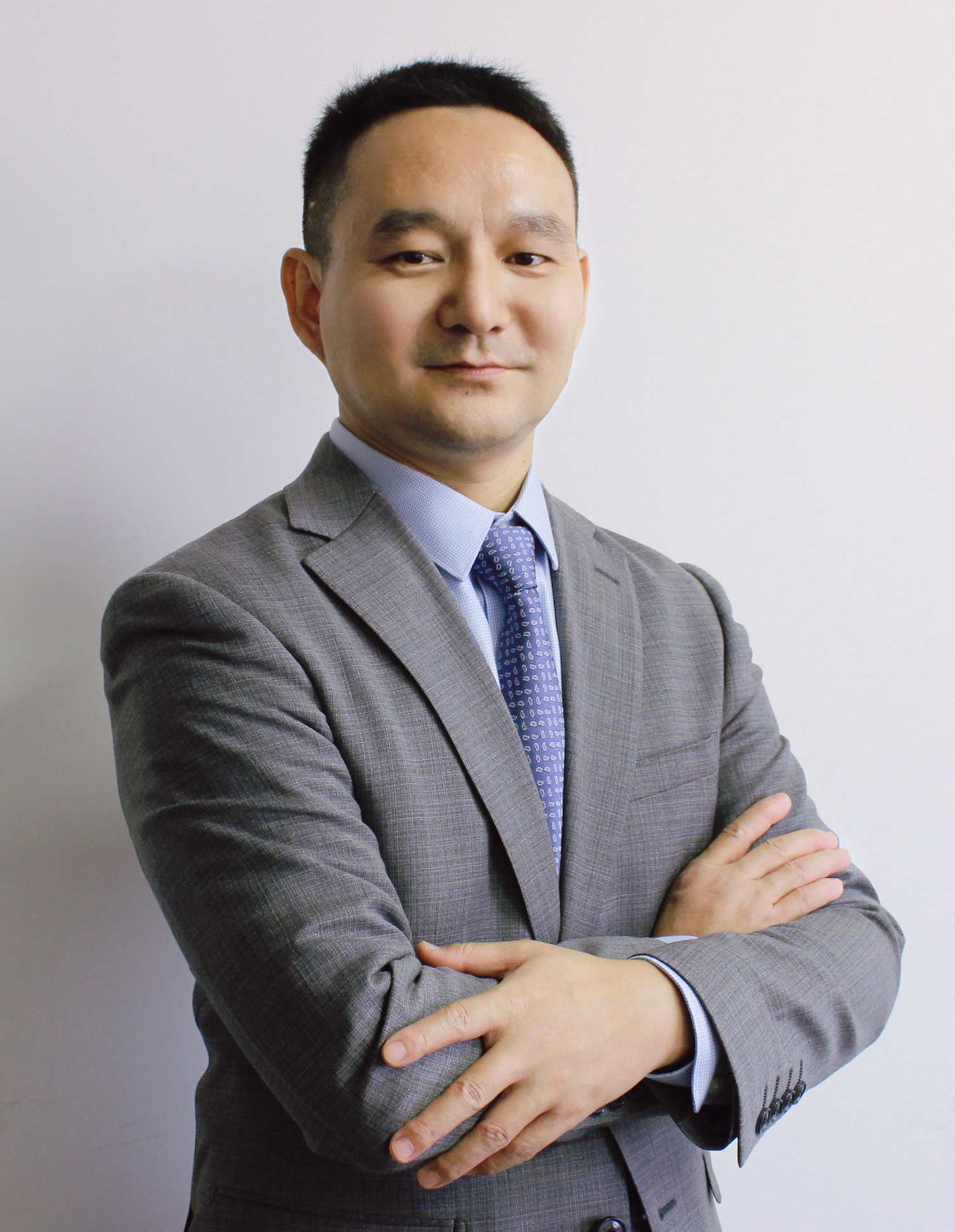 覃俊律师照片